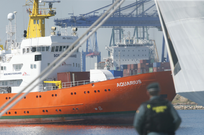 L'Aquarius fait son entrée dans le port espagnol de Valence