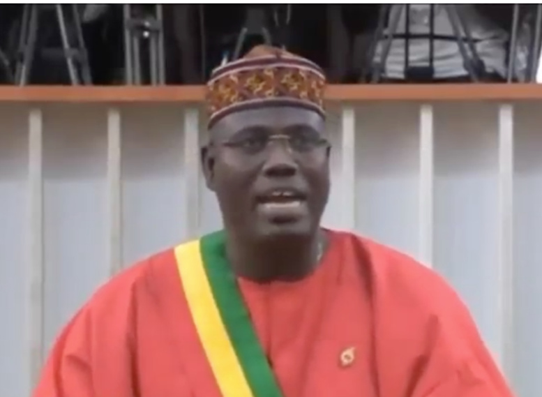  Cheikh Abdou Bara Doly menace Aly Ngouille Ndiaye : "Vous irez en prison si..." Cheikh Abdou Bara Doly menace Aly Ngouille Ndiaye : "Vous irez en prison si..."