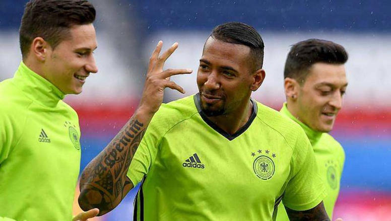 Le joueur allemand Jérôme Boateng manifeste sa joie après la victoire des "Lions" Le joueur allemand Jérôme Boateng manifeste sa joie après la victoire des "Lions"