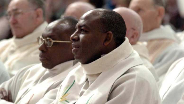 Génocide rwandais: la justice française relaxe définitivement l’abbé Wenceslas