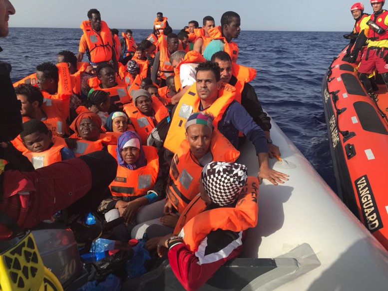 L'Italie refuse l'accès à 59 migrants sauvés par une ONG espagnole L'Italie refuse l'accès à 59 migrants sauvés par une ONG espagnole