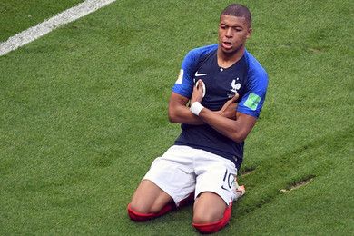 EdF : Mbappé fait déjà mieux que Messi et CR7