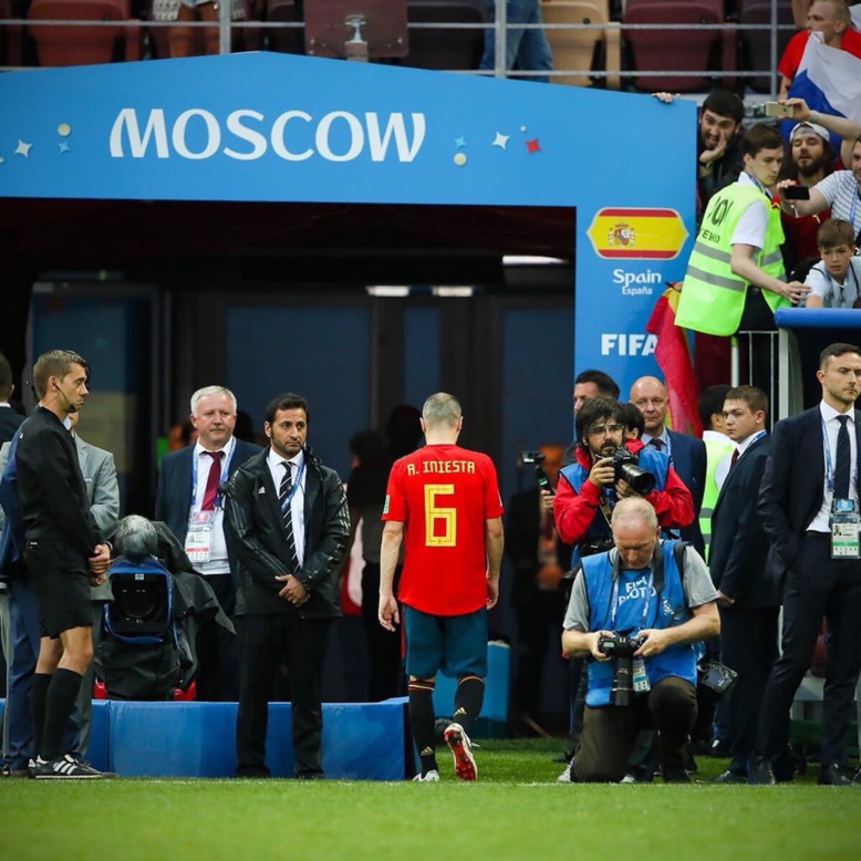 Officiel ! Iniesta met un terme à sa carrière internationale Officiel ! Iniesta met un terme à sa carrière internationale