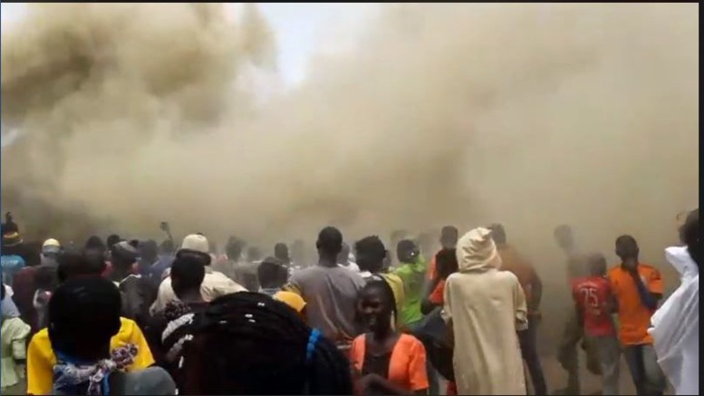 Urgent – (Vidéo + photos): Un incendie déclaré au marché Ocas de Touba… Urgent – (Vidéo + photos): Un incendie déclaré au marché Ocas de Touba…