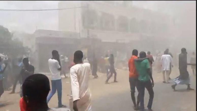 Urgent – (Vidéo + photos): Un incendie déclaré au marché Ocas de Touba… Urgent – (Vidéo + photos): Un incendie déclaré au marché Ocas de Touba…