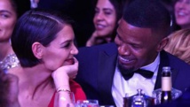 Humiliée par Jamie Foxx, Katie Holmes ne peut s'empêcher de l'aimer Humiliée par Jamie Foxx, Katie Holmes ne peut s'empêcher de l'aimer