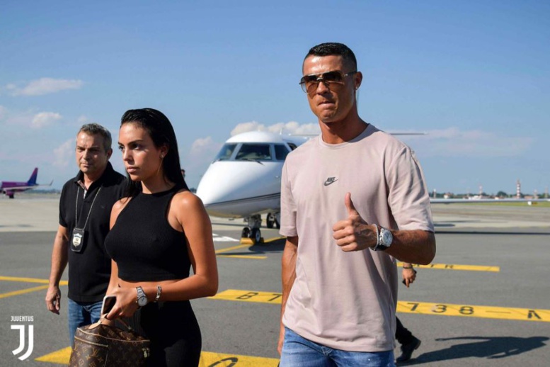 Vidéo - Pendant ce temps...Cristiano Ronaldo est arrivé à Turin