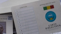 Présidentielle au Mali: le gouvernement veut accélérer le retrait des cartes d'électeurs