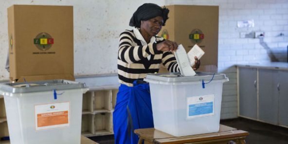 Zimbabwe : jour de vote historique, huit mois après la chute de Robert Mugabe