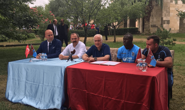 Officiel ! Zargo Touré signe un contrat de 3 ans avec Trabzonspor Officiel ! Zargo Touré signe un contrat de 3 ans avec Trabzonspor