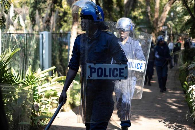 Zimbabwe: la police empêche une conférence de presse de l'opposition