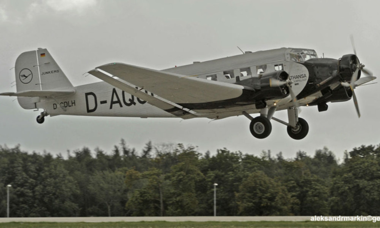 Suisse: plusieurs morts dans le crash d'un avion de collection Suisse: plusieurs morts dans le crash d'un avion de collection