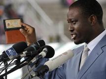 Le Premier ministre ivoirien Guillaume Soro célébrant dimanche 3 octobre 2010 à Bouaké la distribution imminente des cartes d'identité, une avancée majeure vers la fin de la crise de 2002.