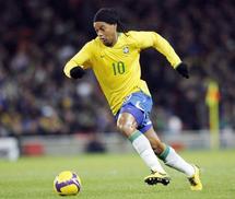 Foot: Ronaldinho et le Brésil, c'est reparti pour un tour