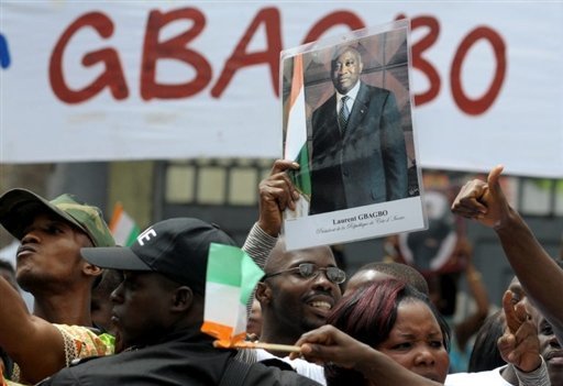 Le taux de participation s'élève à environ 80 %, selon la Commission électorale