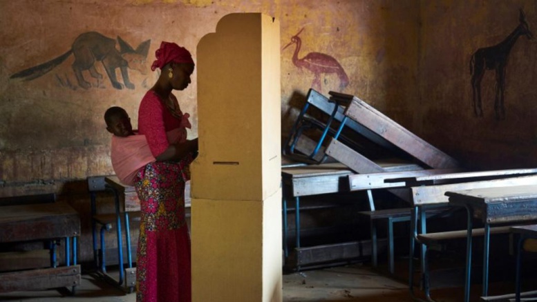 Mali: faible mobilisation et scrutin sans incident à la mi-journée