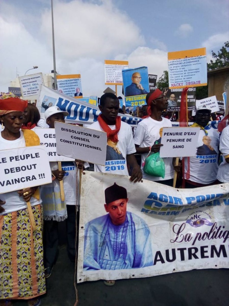 Marche de Pikine: les 9 commandements de l'opposition à Macky Marche de Pikine: les 9 commandements de l'opposition à Macky