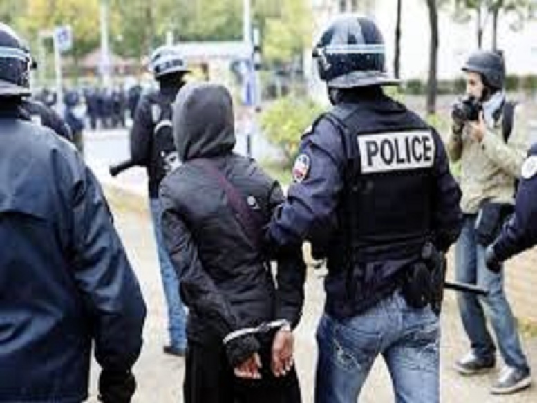Un Sénégalais de 53 ans poignardé dans un bus à Paris : l'agresseur présumé arrêté
