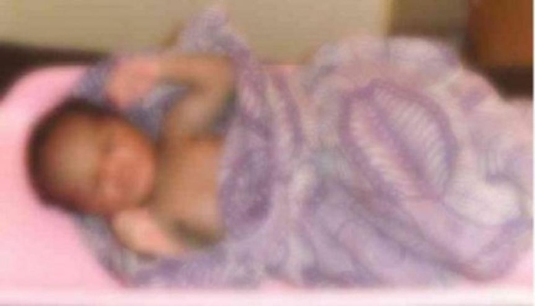 La femme qui a mortellement poignardé son bébé devant le procureur ce jeudi La femme qui a mortellement poignardé son bébé devant le procureur ce jeudi