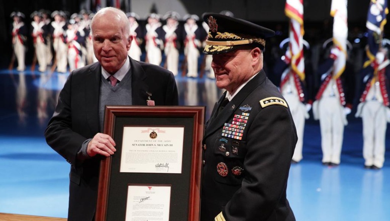John McCain, héros et électron libre du conservatisme américain, n'est plus