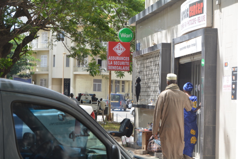 Images-Sit-in devant le ministère de l'intérieur : les forces de l'ordre prêts pour "le combat" Images-Sit-in devant le ministère de l'intérieur : les forces de l'ordre prêts pour "le combat"