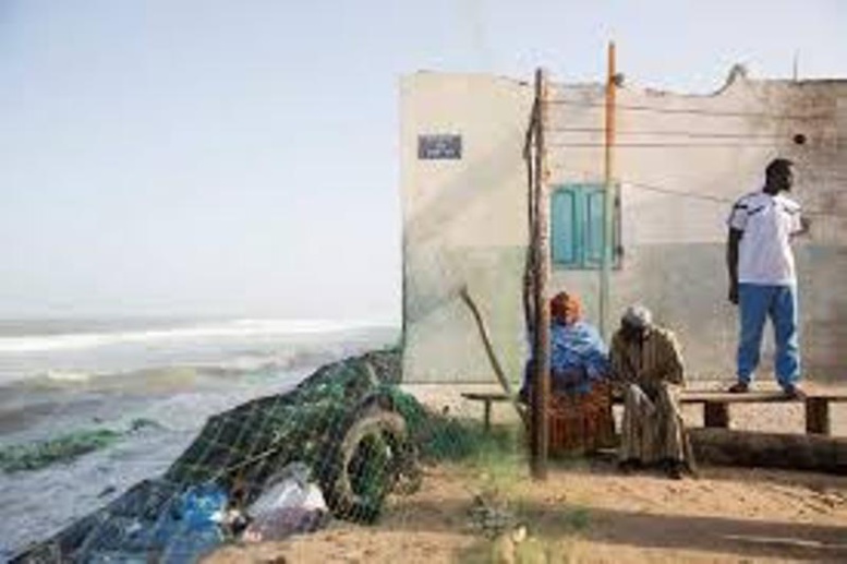 Mbour: la mer ravage une dizaine de maisons