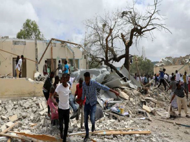 Attentat à la voiture piégée à Mogadiscio: 6 morts et 16 blessés Attentat à la voiture piégée à Mogadiscio: 6 morts et 16 blessés