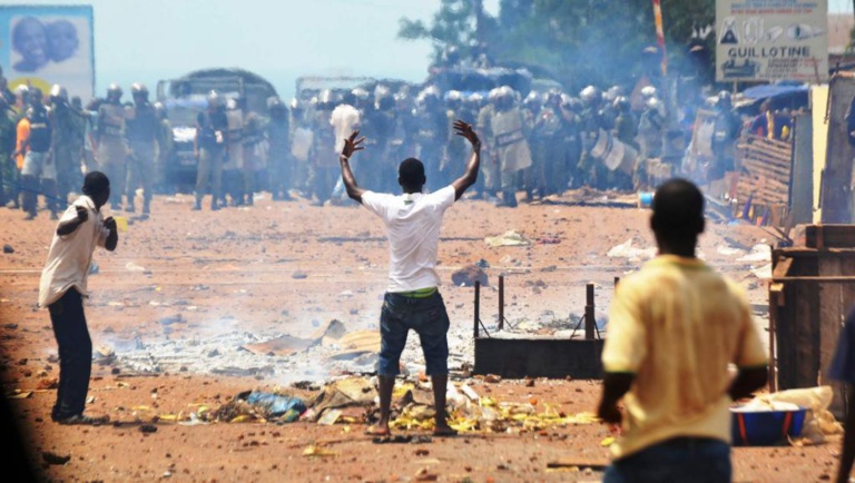 «Mémoire collective»: un ouvrage sur les violences politiques en Guinée «Mémoire collective»: un ouvrage sur les violences politiques en Guinée