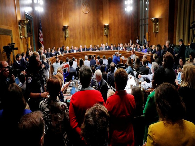 Kavanaugh: le Sénat accepte de reporter son vote le temps d’une enquête du FBI Kavanaugh: le Sénat accepte de reporter son vote le temps d’une enquête du FBI