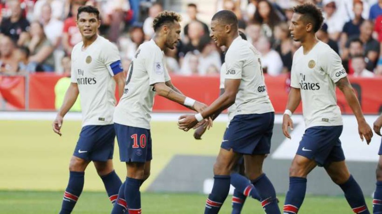Largement dominateur de Nice, le PSG s'est logiquement imposé 3-0 grâce notamment à un doublé de Neymar Largement dominateur de Nice, le PSG s'est logiquement imposé 3-0 grâce notamment à un doublé de Neymar