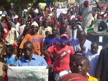 VIDEOS - Reportage photos: la marche contre la vie chère et les coupures n'a pas mobilisé