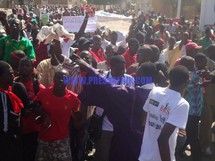 VIDEOS - Reportage photos: la marche contre la vie chère et les coupures n'a pas mobilisé
