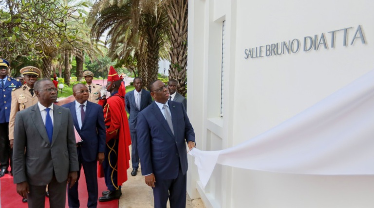 Conseil des ministres : Macky inaugure la salle dédiée au défunt Bruno Diatta Conseil des ministres : Macky inaugure la salle dédiée au défunt Bruno Diatta