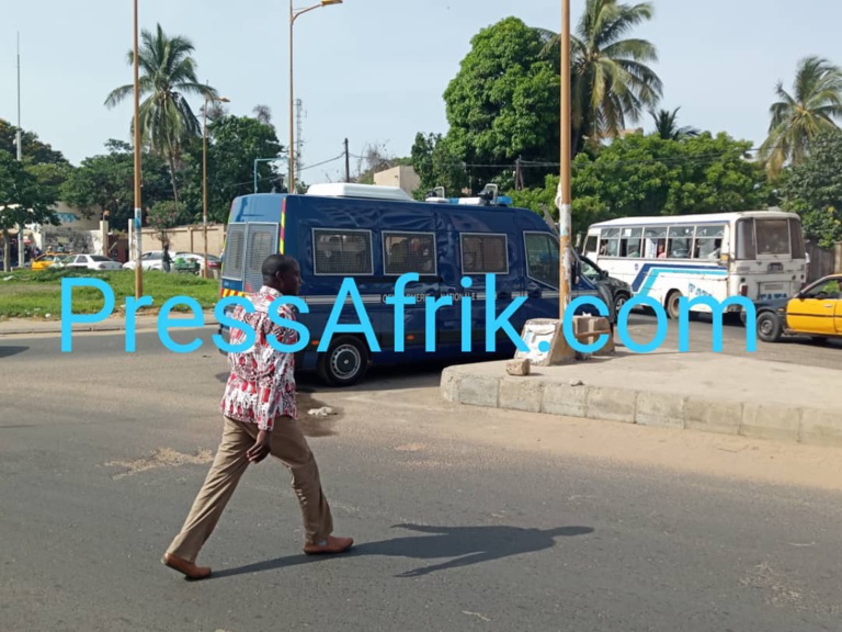 Urgent - UCAD : le campus en état de siège-la Gendarmerie supplante la Police Urgent - UCAD : le campus en état de siège-la Gendarmerie supplante la Police