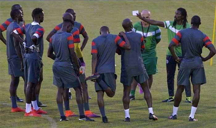 Trop de buts encaissés par les "Lions" : Aliou Cissé disculpe la défense et pointe du doigt son système