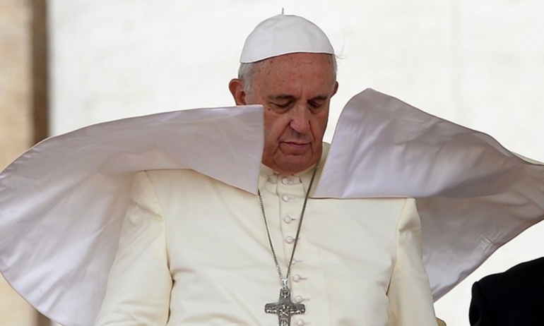 Avortement : le Pape François compare les médecins qui le pratique à des "tueurs à gages"