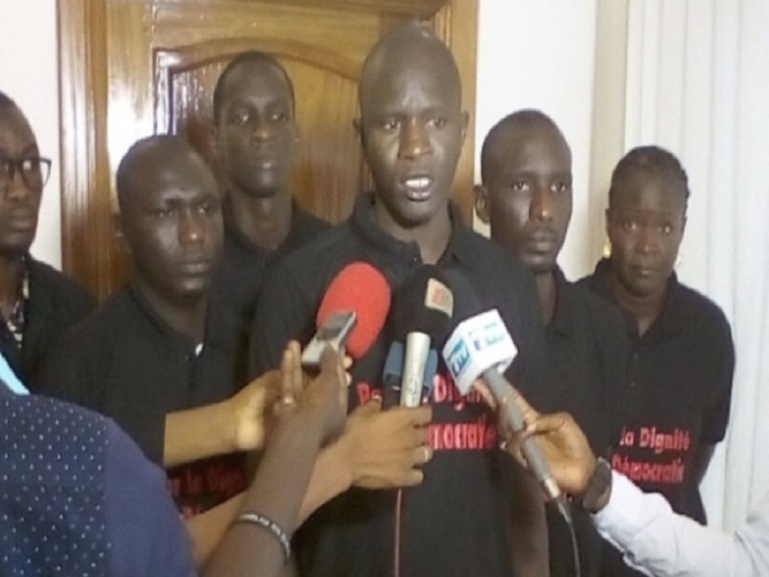 Interdit de marcher, le Front «Dog Bumi Gacce » déchire l’arrêté du Préfet et appelle à la mobilisation Interdit de marcher, le Front «Dog Bumi Gacce » déchire l’arrêté du Préfet et appelle à la mobilisation