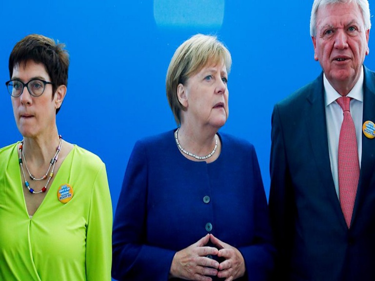 Après la gifle électorale en Bavière, Merkel recadre son gouvernement