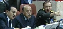 Hosni Moubarak consulte l'armée face à la pression de la rue