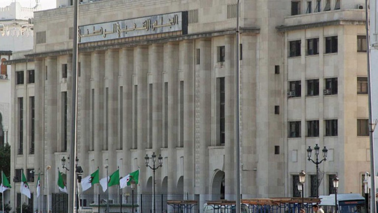 Algérie: crise au Parlement, le FLN exige la démission de son président Algérie: crise au Parlement, le FLN exige la démission de son président