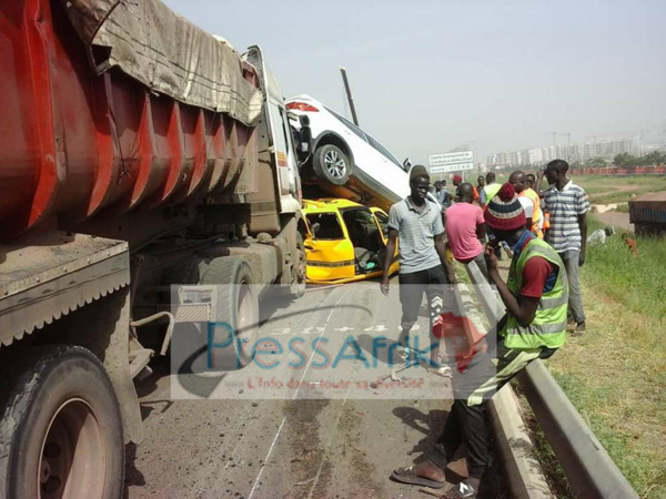 Un accident s'est encore produit sur l'autoroute à péage après le passage du cortège de Macky Sall