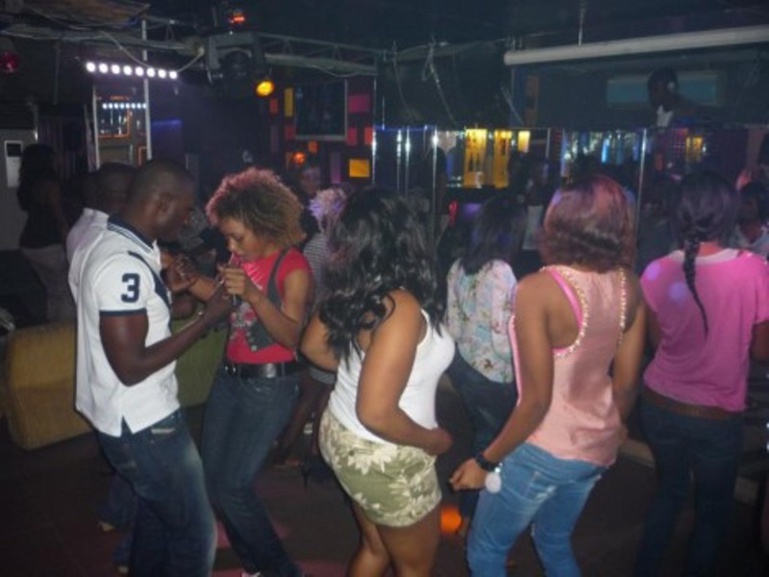 Mbour: Des hommes armés et encagoulés attaquent une boite de nuit à Saly Mbour: Des hommes armés et encagoulés attaquent une boite de nuit à Saly