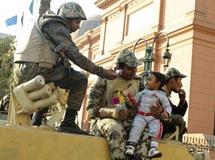 L'armée égyptienne s'engage à rendre le pouvoir aux civils