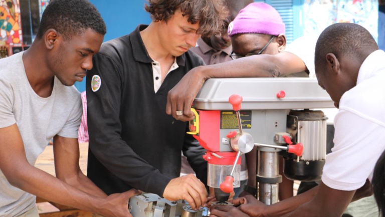 Rien ne se jette, tout se transforme: les low tech ou l’art de la débrouille Rien ne se jette, tout se transforme: les low tech ou l’art de la débrouille