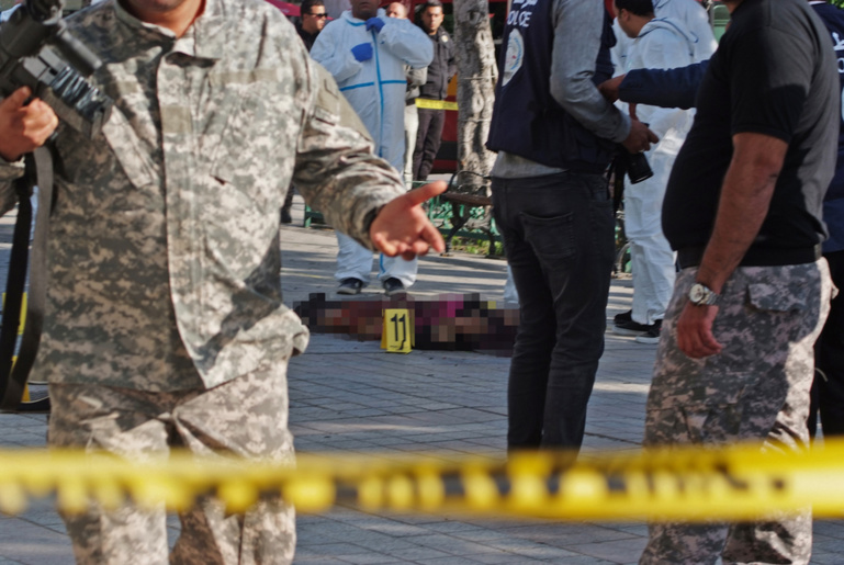 Tunisie : une femme se fait exploser dans le centre de Tunis Tunisie : une femme se fait exploser dans le centre de Tunis