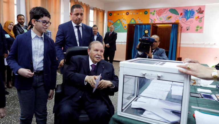 Algérie: communiquer sur un 5e mandat de Bouteflika pour paralyser l'opposition Algérie: communiquer sur un 5e mandat de Bouteflika pour paralyser l'opposition