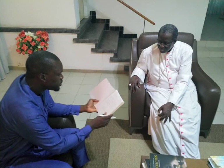 Fête Toussaint : Sonko rend visite à l'archevêque de Dakar Monseigneur Benjamin Ndiaye Fête Toussaint : Sonko rend visite à l'archevêque de Dakar Monseigneur Benjamin Ndiaye