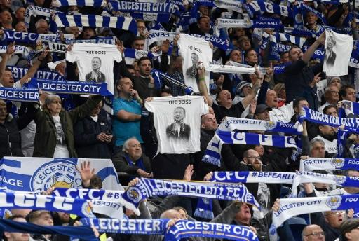 Angleterre: Leicester rend hommage à son président décédé