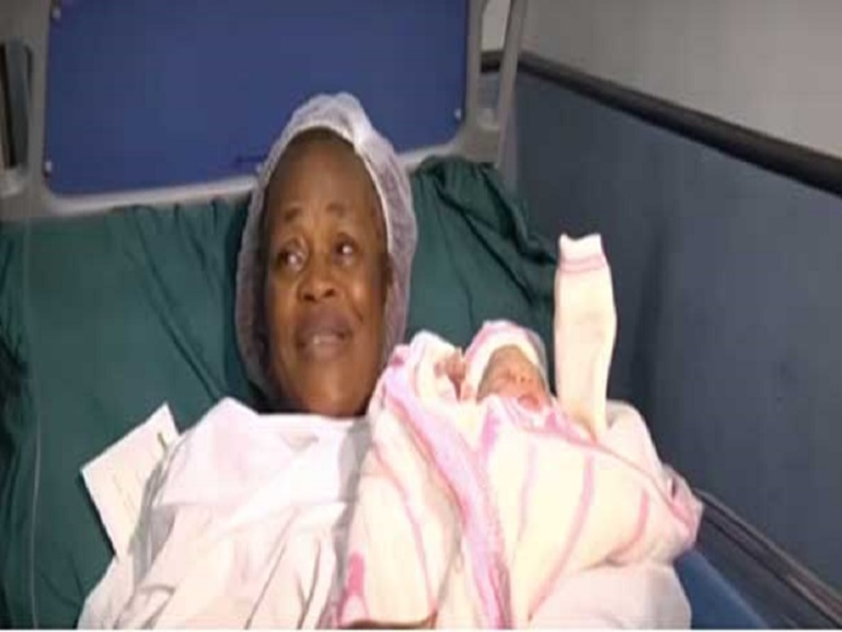 Inédit ! une femme donne vie à 62 ans Inédit ! une femme donne vie à 62 ans