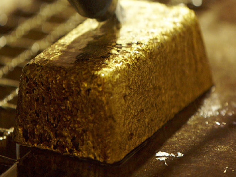 Macky Sall veut que l’or tiré des mines sénégalaises soit raffiné au Sénégal